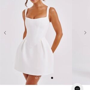 Elegant White Sleeveless Dress